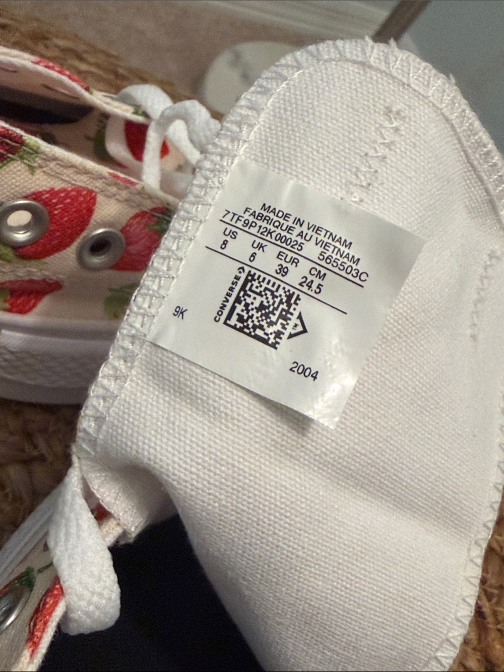 NWT custom strawberry converse - Picture 9 of 9